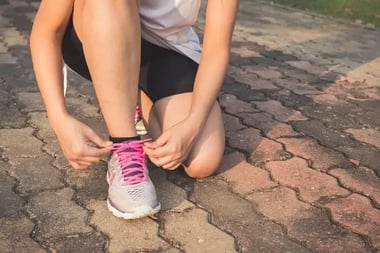 Waarom te lang en te zwaar sporten averechts werkt voor je hormonen en je figuur